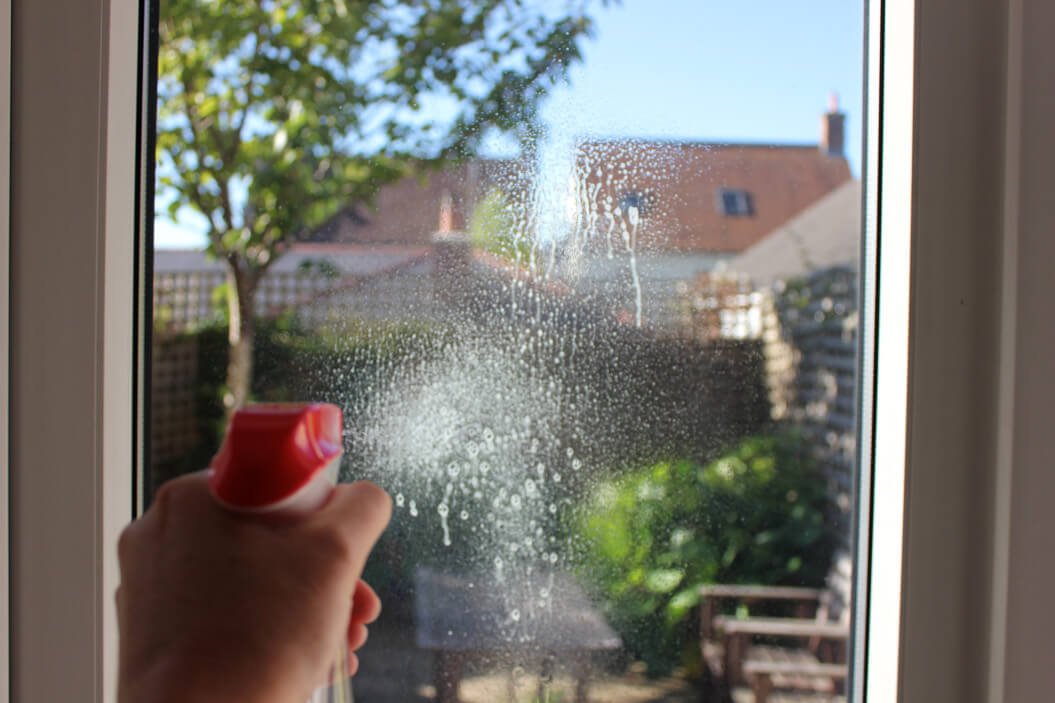 How To Clean Windows With Vinegar